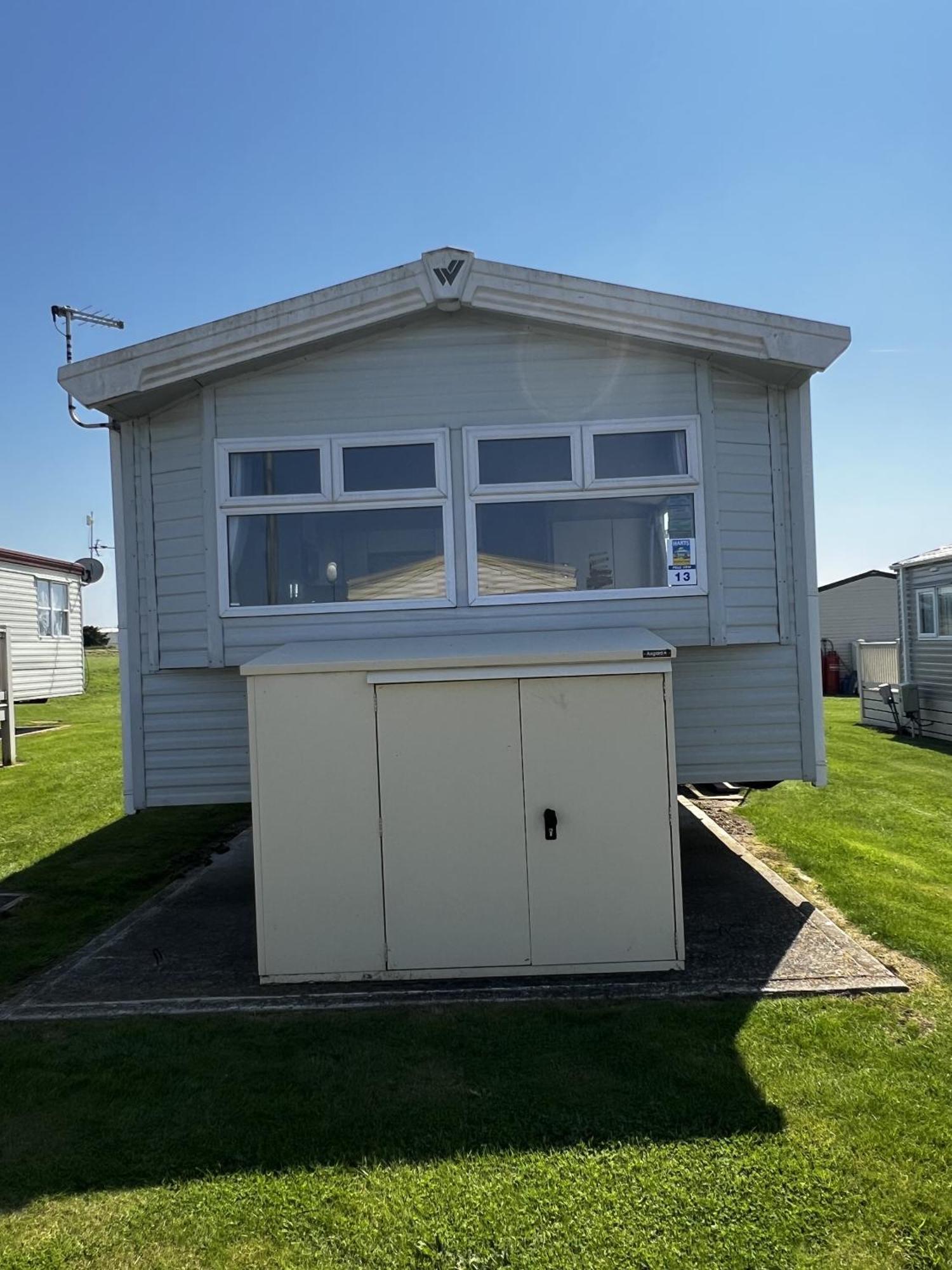 Отель Moonstone Lymington Лейсдаун-он-Си Экстерьер фото