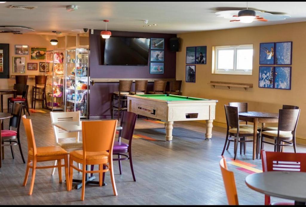 Отель Moonstone Lymington Лейсдаун-он-Си Экстерьер фото